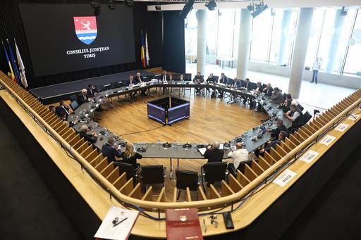Bugetul judeţului Timiş, adoptat în unanimitate / Alfred Simonis: Avem şi o coaliţie la nivelul judeţului Timiş, formată din PSD şi PNL, care a funcţionat, funcţionează şi mi-aş dori să nu aducem mocirla de la Bucureşti la judeţul Timiş