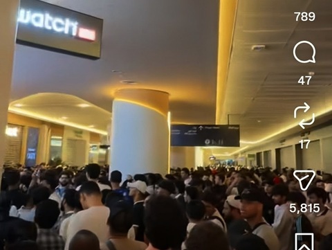 Lansarea ceasului ”Royal Pop”, realizat de Swatch şi Audemars Piguet, a degenerat în haos în mai multe oraşe