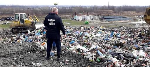 Grave deficienţe în gestionarea deşeurilor, depistate în Sectorul 3 - S-au trimis la tratare doar 0,54% din deşeurile municipale colectate în amestec / Primăria, amendată cu 100.000 de lei de Garda de Mediu