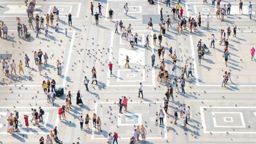 Eurostat: În 2025, UE avea 451 de milioane de locuitori, cu un milion mai mult decât în ​​2024/ România, printre ţările cu cea mai mare scădere a populaţiei/ 6% din cetăţenii UE, peste 80%/ Media de vârstă a ajuns la 44,9 ani, în creştere în toate ţările
