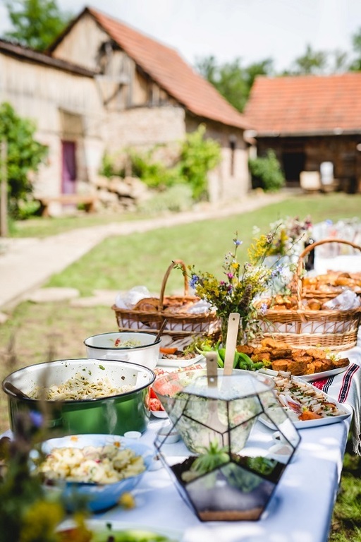 Rusalii 2026: Staţiunile balneare şi turismul rural, în topul preferinţelor românilor. Operatorii de pe litoral mizează pe turiştii last minute, la tarife care pornesc de la 38 lei/persoană/noapte