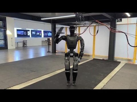 Un startup cu legături cu familia Trump vrea să introducă roboţi umanoizi pe câmpul de luptă