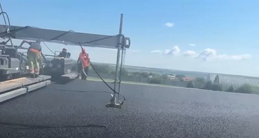 CNAIR: Se asfaltează primii kilometri ai lotului 3 Mirceşti - Paşcani de pe Autostrada Moldovei - FOTO/ VIDEO