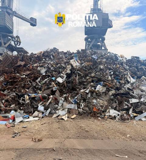 Control în zona portuară din Galaţi – Poliţia şi Garda de Mediu au descoperit mii de tone de deşeuri metalice reciclabile depozitate necorespunzător / Una dintre fiemele verificate nu avea autorizaţie de mediu / 500 de tone de deşeuri, confiscate