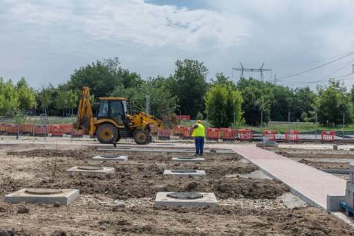 Trei mari bazine de retenţie a apelor pluviale, construite în Bucureşti / Cel mai avansat este în Sectorul 3 / Ciucu: Canalizarea nu a fost proiectată pentru a suporta asemenea debite de apă, cum au fost zilele trecute