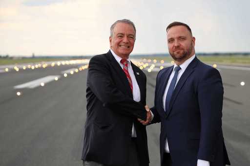 Compania Naţională Aeroporturi Bucureşti: Există interes pentru proiecte comune cu SUA în infrastructură, digitalizare, siguranţă şi securitate aeroportuară / Ambasadorul Darryl Nirenberg, la sediul CNAB