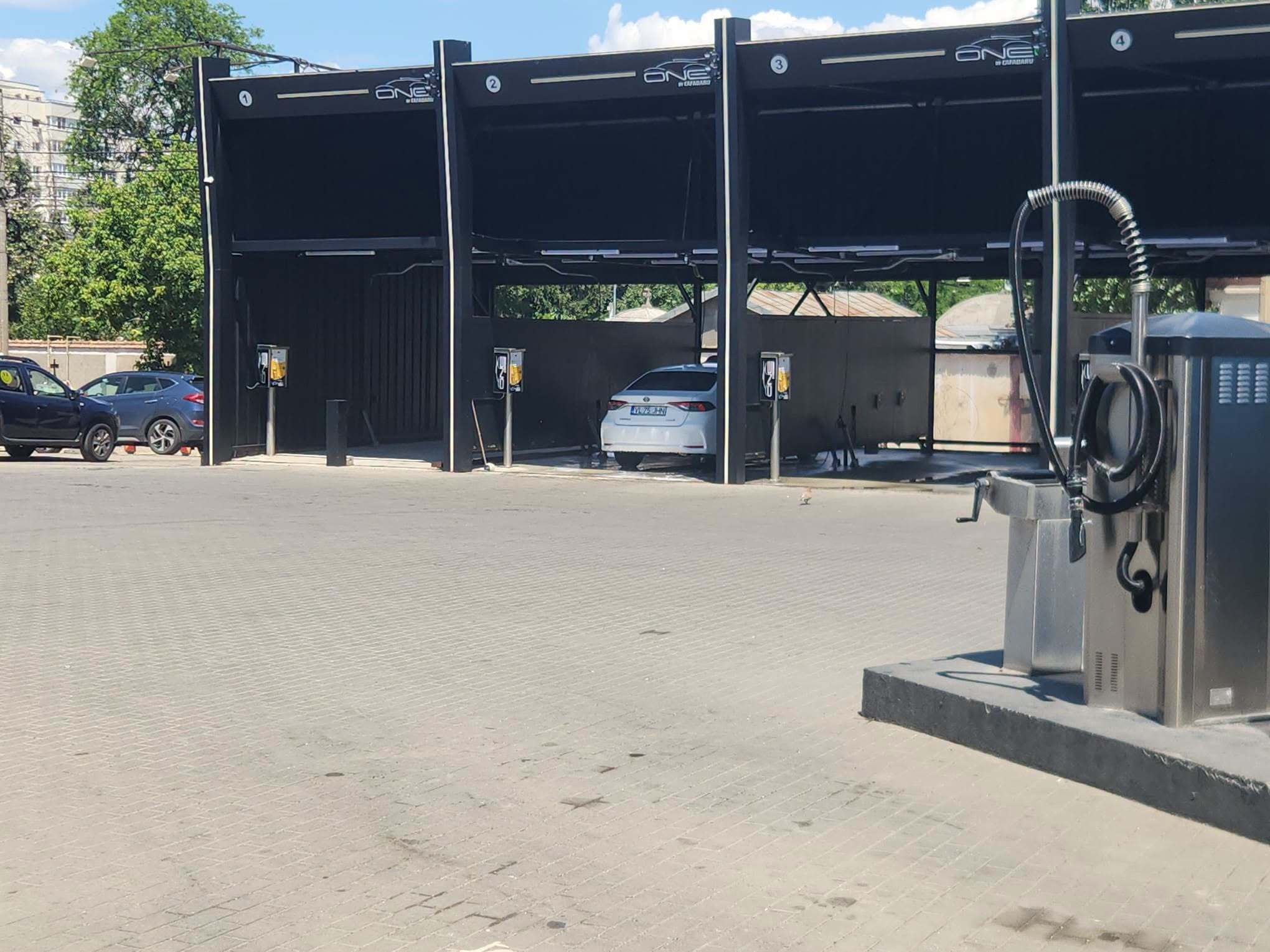 Spălătorie auto din Bucureşti, amendată pentru a doua oară pentru că funcţiona fără autorizaţie de mediu