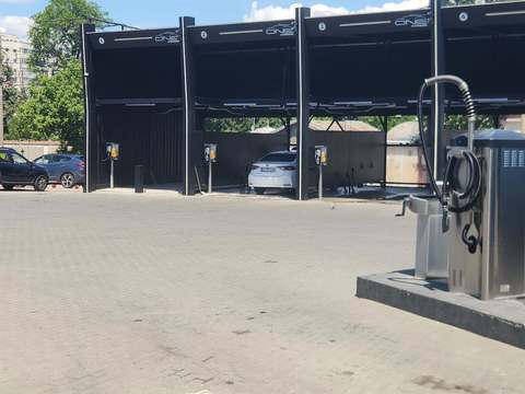 Spălătorie auto din Bucureşti, amendată pentru a dpua oară pentru că funcţiona fără autorizaţie de mediu