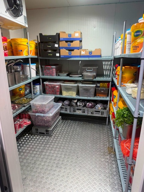 ANSVSA: Amenzi de 280.000 de lei pentru unităţile de alimentaţie publică de pe litoral. Două cazuri de suspendare a activităţii. Produse vândute cu încălcarea normelor sanitare veterinare

