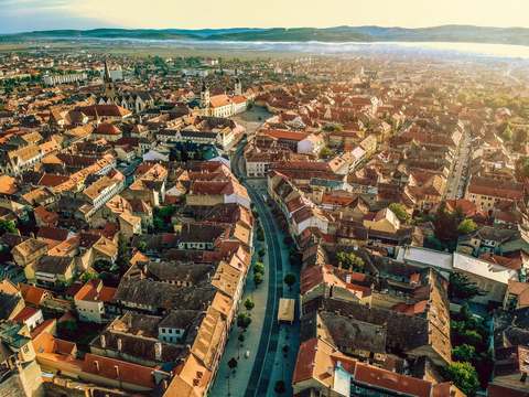 Primăria Sibiu va reduce perioada de funcţionare a iluminatului public şi intensitatea, estimând o scădere a consumului de energie cu aproximativ 14%

