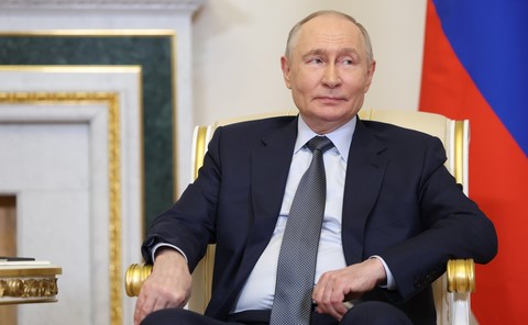 Vladimir Putin ridică restricţiile asupra unor depozite bancare deţinute de cetăţeni şi companii străine