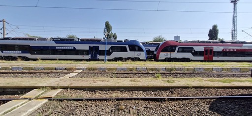 Oficial Ministerul Transporturilor: Primele 5 rame electrice regionale PESA au fost predate către CFR Călători. Săptămâna viitoare, alte 5 rame vor ajunge la operatorul privat Transferoviar Călători. Problema mentenanţei, rezolvată