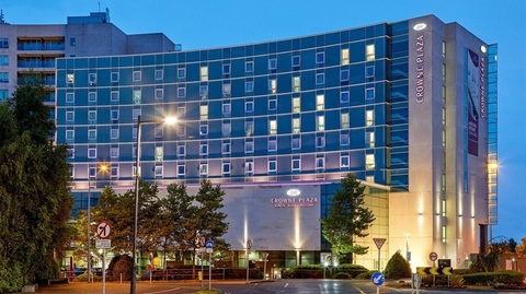 Gigantul hotelier IHG raportează profituri în creştere cu 10%; Clasa de mijloc şi marile evenimente susţin cererea pentru hoteluri