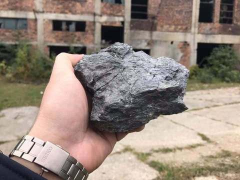 Două exploatări de grafit din Gorj îşi vor relua activitatea/ Hotărârea de Guvern, în contextul apelului european de instituire a unui cadru pentru aprovizionarea sigură şi durabilă cu materii prime critice/ Grafitul, esenţial pentru producţia de baterii