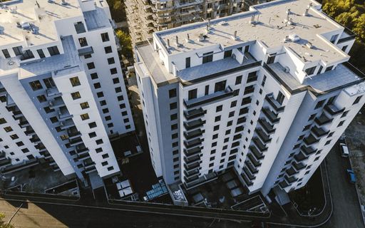 Colliers: Piaţa românească de investiţii imobiliare a atras tranzacţii de aproximativ 300 de milioane euro în prima jumătate din 2026, în scădere faţă de anul trecut. Pentru întreg anul, se aşteaptă tranzacţii de un miliard de euro