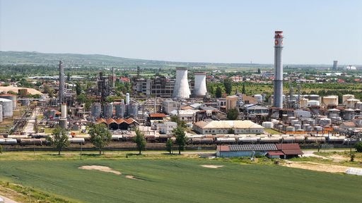 Rompetrol anunţă realizarea unei centrale fotovoltaice cu o capacitate instalată de 4,8 MW şi a unui sistem de stocare a energiei de aproximativ 9 MWh, în incinta Rafinăriei Vega Ploieşti
