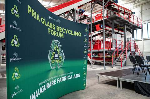 Investiţie de 7,4 milioane de euro într-o fabrică de reciclare a sticlei la Buzău/ Finanţarea a fost asigurată din PNRR/ Fabrica produce materie primă secundară utilizată pentru noi ambalaje, dar şi în industria textilă, automotive şi sisteme de filtrare 