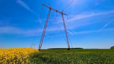 Transelectrica: Exporturile de energie electrică au crescut cu 52%, în primele şase luni din 2026, producţia s-a mărit cu 7%, iar consumul a rămas aproape constant
