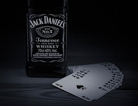 Producătorul Jack Daniel's avertizează că cererea de alcool va rămâne slabă. Băuturile americane dispar de pe rafturi în Canada