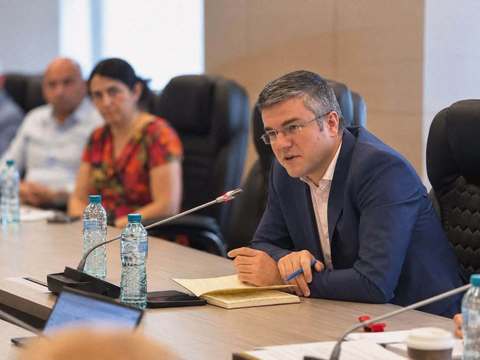 Guvern: Ministerul Economiei, Digitalizării, Antreprenoriatului şi Turismului se reorganizează, prin desfiinţarea a 109 posturi vacante / Numărul funcţiilor de conducere, redus de la 80 la 48