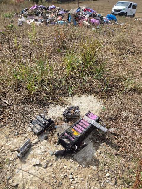 Sibiu: Incendiu într-o maşină de colectare a gunoiului / A luat foc un acumulator de la o trotinetă / Firmă salubrizare: A existat riscul real ca întreaga maşină de colectare să ia foc, iar vieţile colegilor noştri să fie puse în pericol - FOTO

