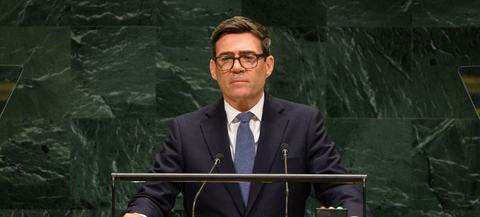 Burnham promite stabilizarea finanţelor publice britanice, înaintea unor schimbări economice mai ample