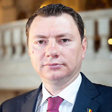 Viceguvernator BNR: În ciuda instabilităţii politice, vedem semne bune în planul consolidării bugetare, progrese recunoscute şi de către agenţiile de rating/ Revenirea la normalitate în planul guvernării, esenţială pentru încredere economică 