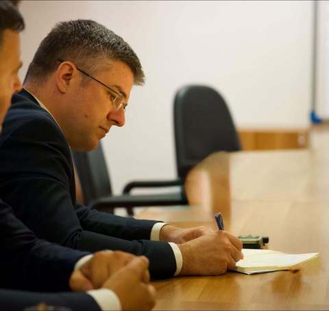 Irineu Darău afirmă că salariile administratorilor companiilor de stat erau stabilite ”din pix”, fără un mecanism clar şi unitar: ”Ne asigurăm că avem aceeaşi logică pentru întregul portofoliu” / Ce se întâmplă în companiile aflate pe pierdere
