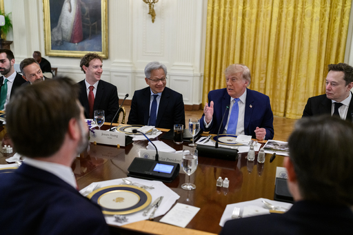 Inteligenţa artificială - Trump anunţă că liderii din industria tehnologică au semnat un „acord cu caracter moral obligatoriu”