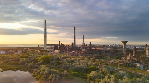 Rompetrol Rafinare construieşte o centrală fotovoltaică cu o capacitate instalată de 9,4 MW în rafinăria Petromidia/Investiţie de 44 milioane lei/ 31 decembrie 2028, termen de finalizare
