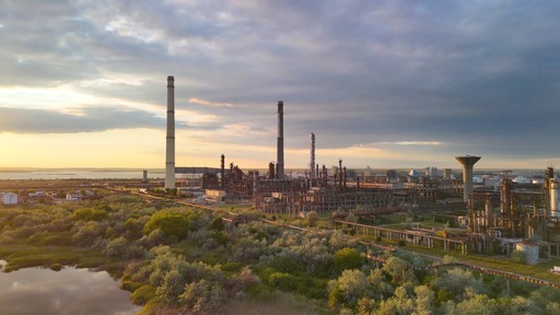 Rompetrol Rafinare construieşte o centrală fotovoltaică cu o capacitate instalată de 9,4 MW în rafinăria Petromidia/Investiţie de 44 milioane lei/ 31 decembrie 2028, termen de finalizare