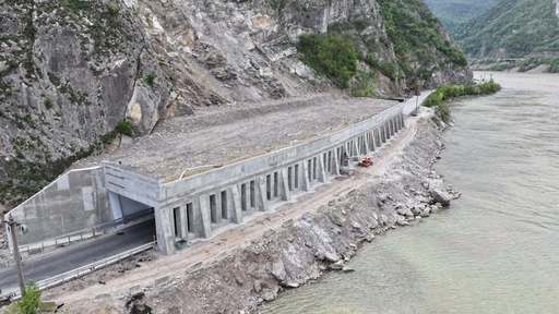 CNAIR: Contractul pentru consolidarea DN 7CC (Centura Călimăneşti), între km 2+950 şi km 3+150, a fost câştigat de asocierea Maristar Com şi 62D Engineering&Design Solution / Restricţii de circulaţie - FOTO
