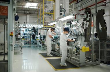 Faurecia a deschis a cincea fabrică din România 