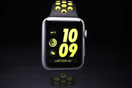 Apple a prezentat noul Watch Series 2