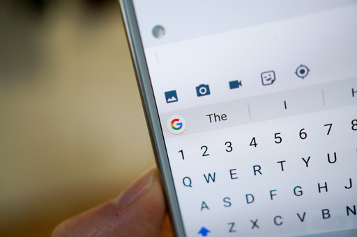 Tastatura Google pentru iPhone şi iPad a învăţat limba română şi scrierea după dictare