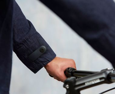 Google şi Levi’s vor lansa anul acesta o geacă inteligentă care permite controlarea gadgeturilor