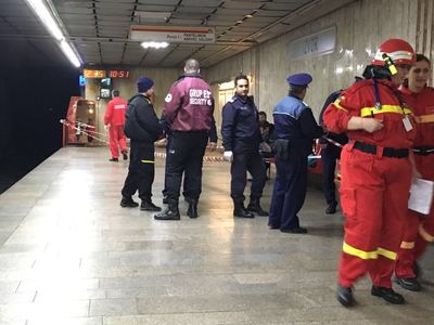 Bărbat decedat după ce s-a aruncat în faţa metroului, la staţia Izvor