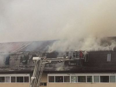 Incendiu la mansarda unui bloc din cartierul Titan din Capitală - GALERIE FOTO