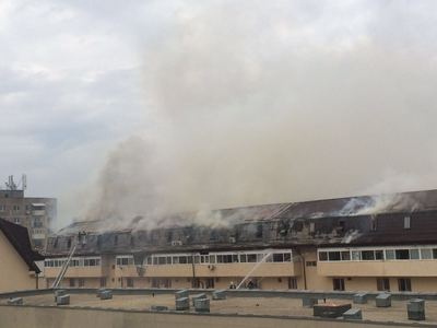 Cinci persoane au primit îngrijiri medicale în urma incendiului izbucnit într-un bloc din Capitală; focul, extins la 34 de locuinţe - UPDATE