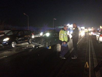 Trei autoturisme, implicate într-un accident pe DN1, la Pasaj Băneasa. O maşină s-a răsturnat