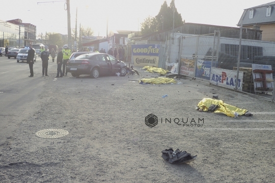 Cinci persoane aflate într-o staţie de autobuz din Brăila au murit lovite de o maşină scăpată de sub control (FOTO: Inquam Photos)