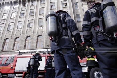 Al doilea incendiu în aceeaşi zi la căminul Universităţii de Medicină; 11 studenţi, intoxicaţi cu fum