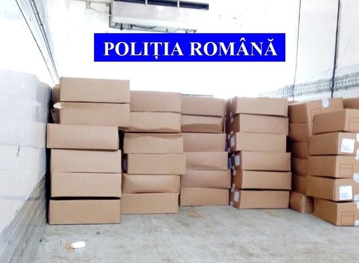 Poliţiştii argeşeni au descoperit într-un depozit din judeţ peste 3,5 tone de pipote de pui fără documente de provenienţă