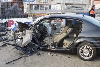 Instanţa a decis ca tânărul care a provocat accidentul cu cinci morţi să fie plasat în arest la domiciliu;el e internat sub pază