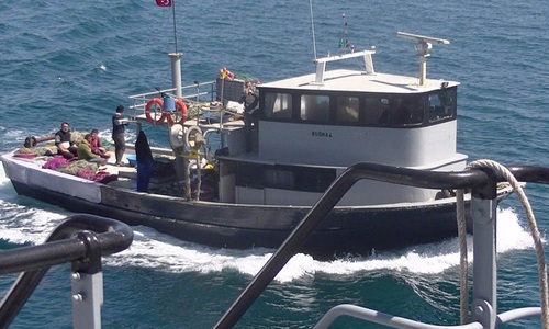 Două pescadoare din Turcia au fost prinse la braconaj în Marea Neagră de nave ale Gărzii de Coastă. FOTO, VIDEO