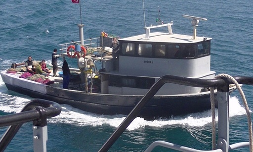 Două pescadoare din Turcia au fost prinse la braconaj în Marea Neagră de nave ale Gărzii de Coastă. FOTO, VIDEO