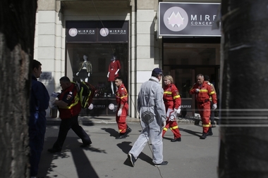 Femeia înjunghiată mortal într-un magazin de pe Calea Victoriei făcuse plângere penală, dar Poliţia a propus clasarea cauzei