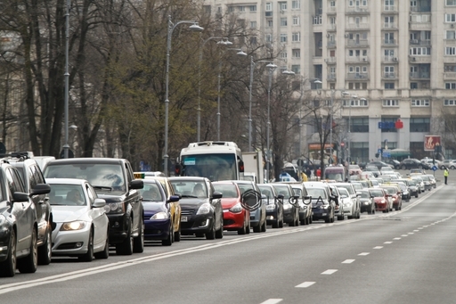 Circulaţie îngreunată pe DN 1, pe Valea Prahovei; mii de turişti îşi vor petrece minivacanţa de Paşte la munte