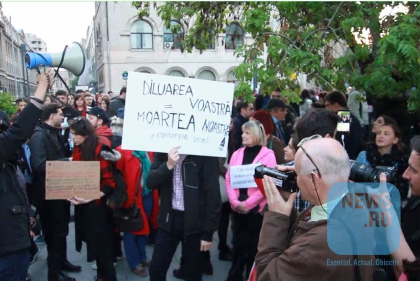 Protestatarii au plecat de la Ministerul Sănătăţii spre sediul Guvern şi au blocat Bulevardul Magheru