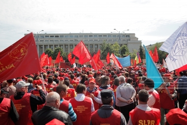 Protestul din Piaţa Victoriei s-a încheiat, dar poştaşii ameninţă cu greva generală dacă cererile lor nu vor fi soluţionate
